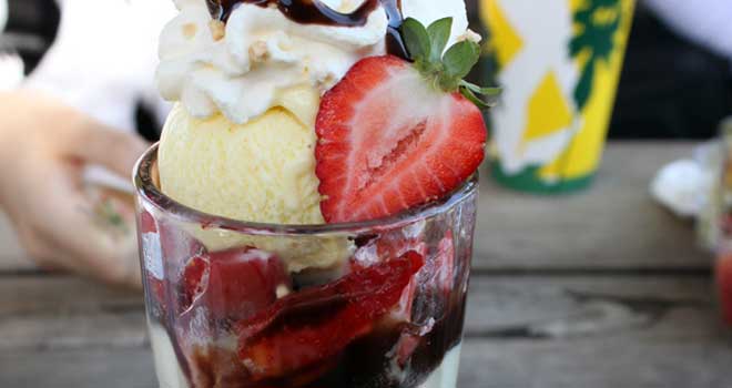 Vanilla Strawberry Ice Cream by munchinees
